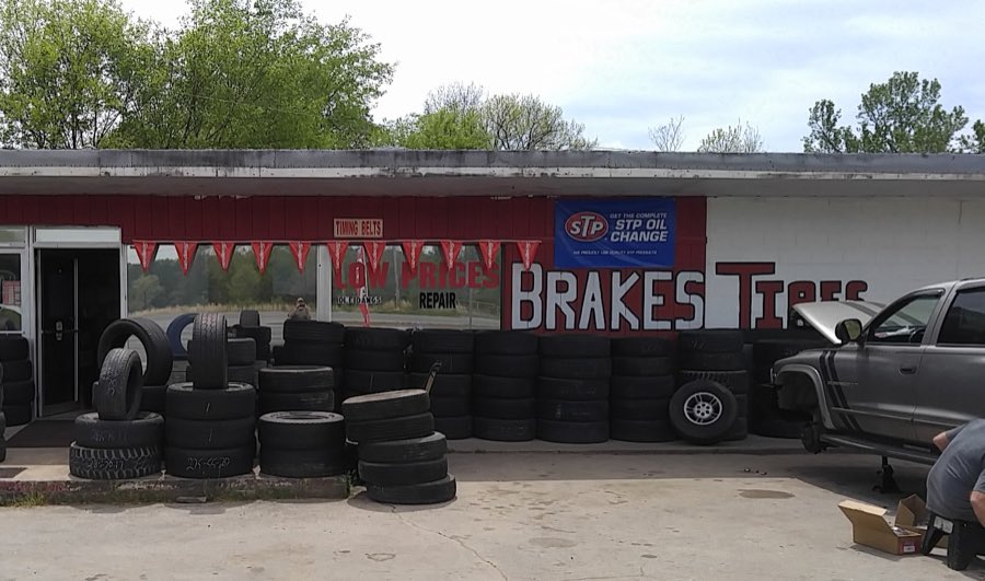 Pit Stop Tires & Auto Repair storefront in Dalton, Georgia